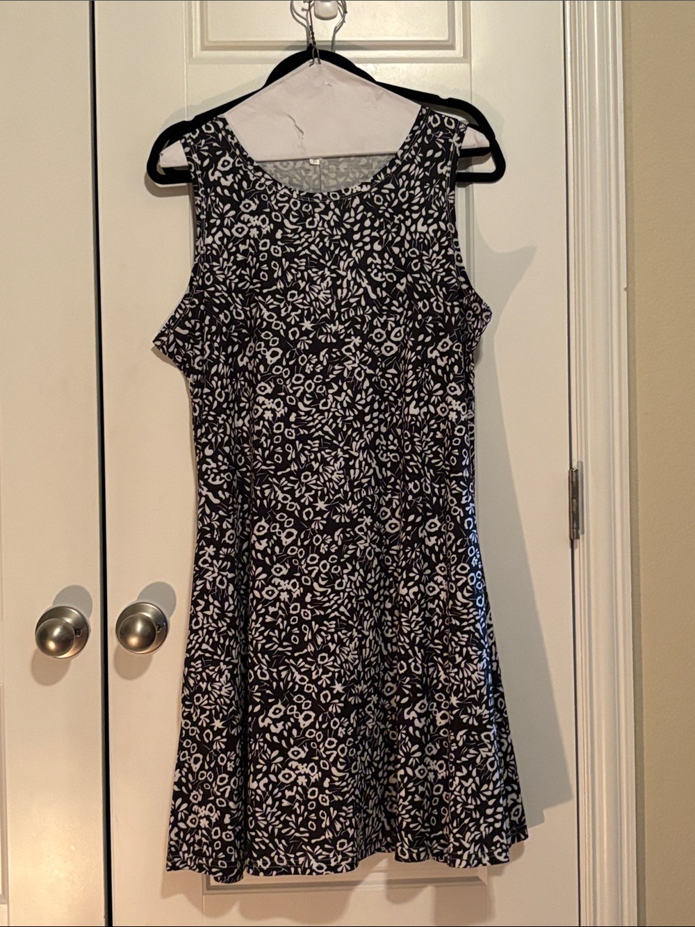 Black and White Floral Sleeveless A-Line Dress XL
